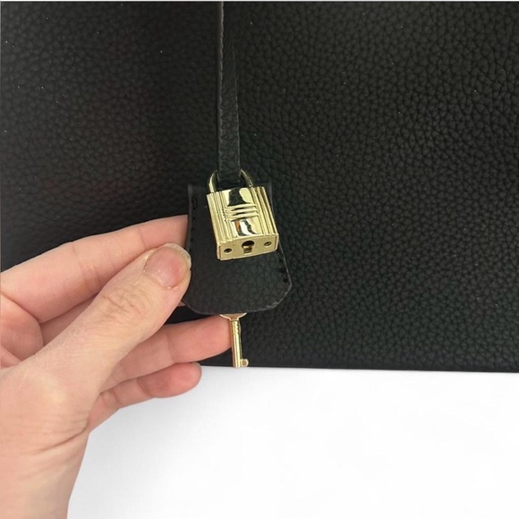 Designer inspired Black Leather Handbag and Wallet Set - Picture 2 of 4